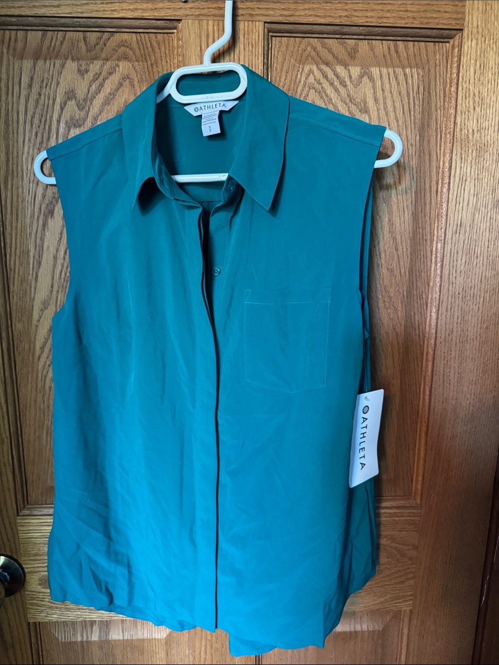 Athleta Green Sleeveless Button-Down Shell